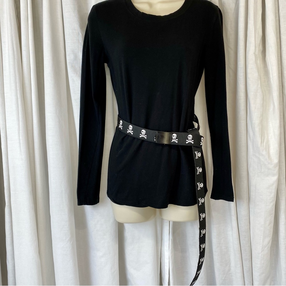 ⬇️ Skull & Crossbones adjustable nylon belt. Only worn once. Unisex!!